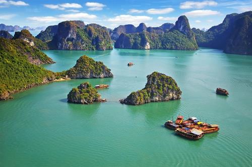 Halong Bay Full-Day Deluxe Trip