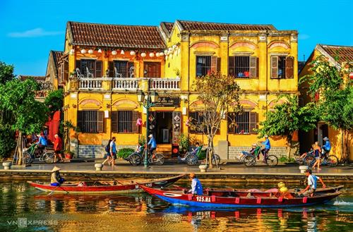 Tour tham quan thành phố Hội An – Đi thuyền – Thả đèn lồng hoa (Tùy chọn: Ẩm thực đường phố)