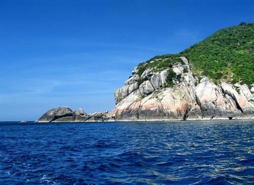 CHAM ISLAND WITH VISITING AND SNORKELING TOUR